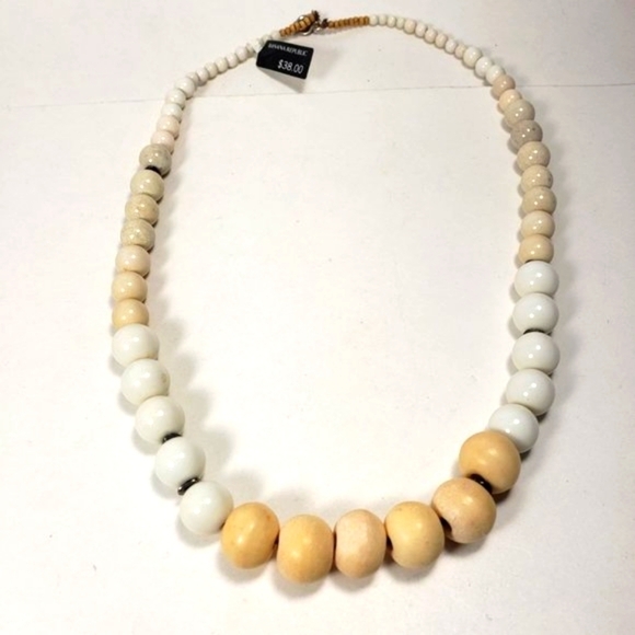 BANANA REPUBLIC 20 inches Gold tone Multi color Beaded Necklace - Picture 3 of 11